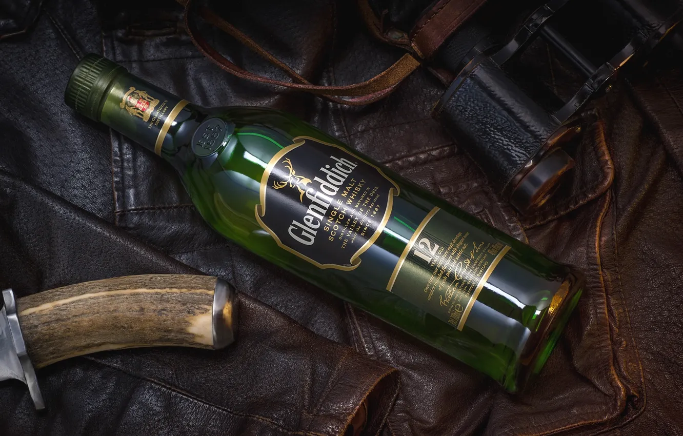 Фото обои стиль, бутылка, кожа, куртка, нож, бинокль, виски, шотландский