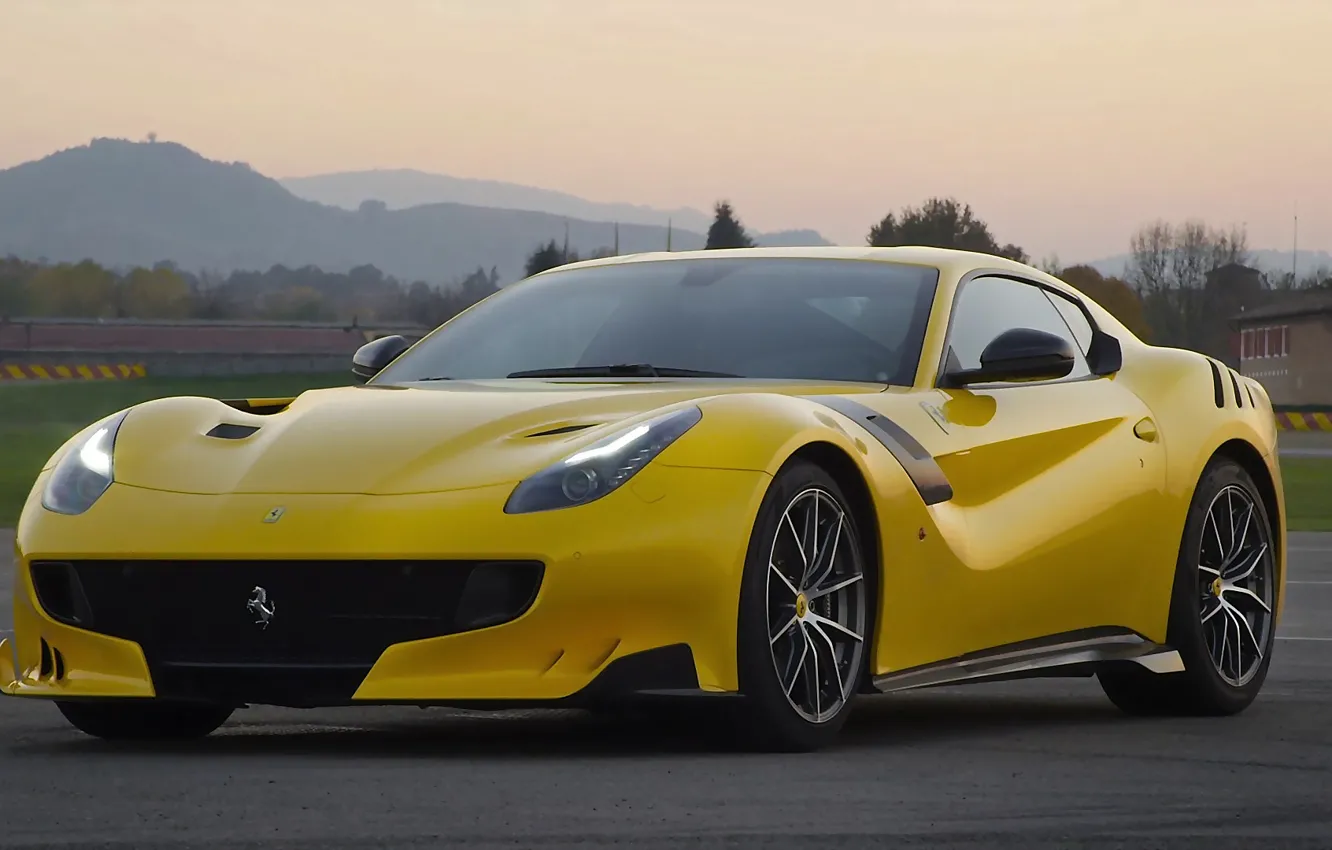 Фото обои Ferrari, yellow, track, F12tdf