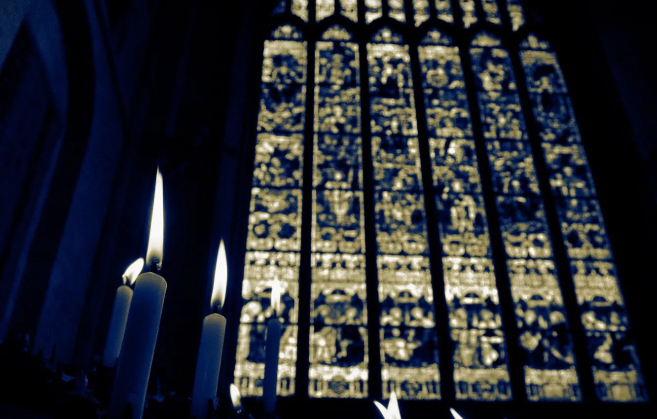 Фото обои свечи, церковь, витраж