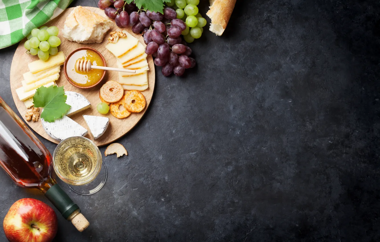 Фото обои вино, яблоко, сыр, мед, виноград, доска