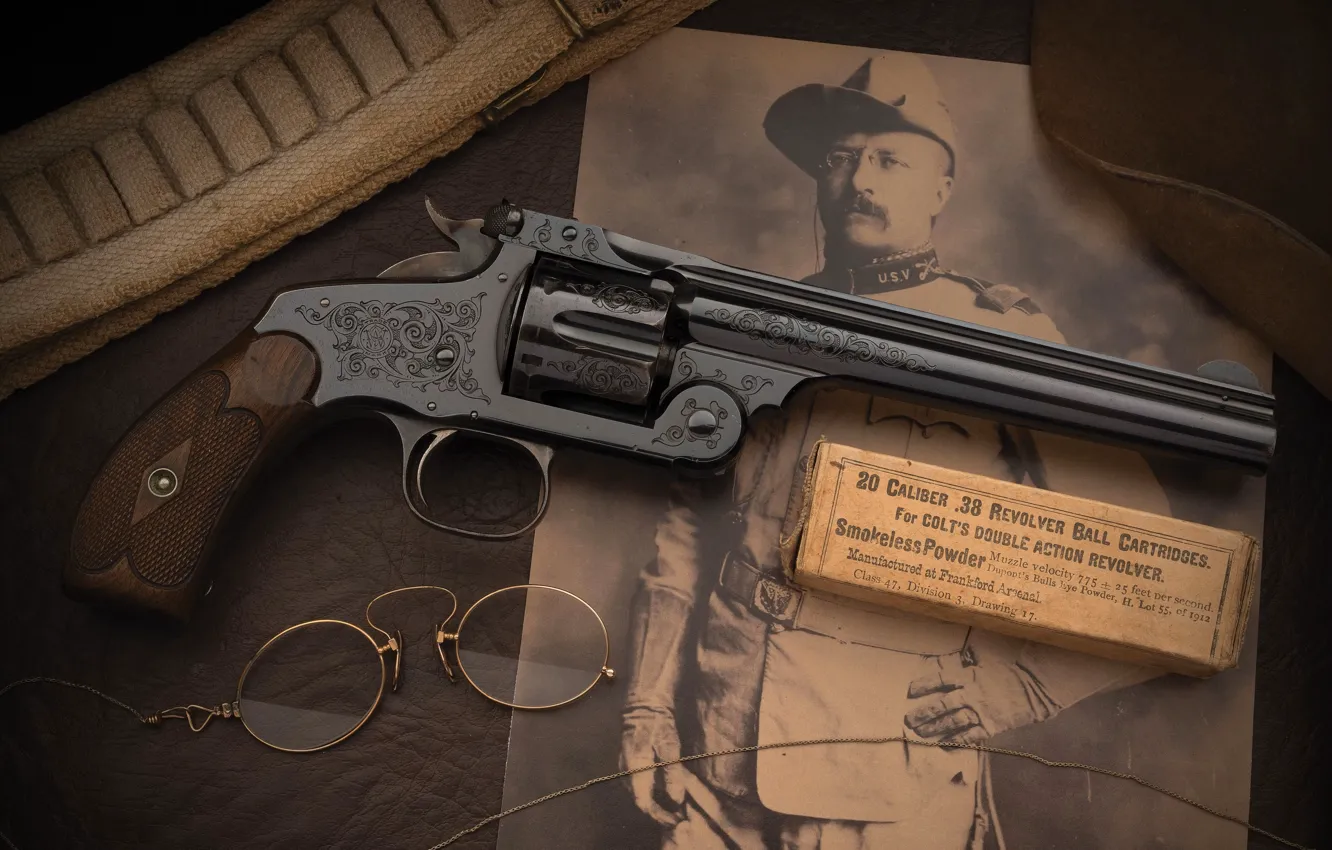 Фото обои Очки, Оружие, Firearms, Револьвер, Revolver, Weapon, Smith and Wesson, Смит и Вессон