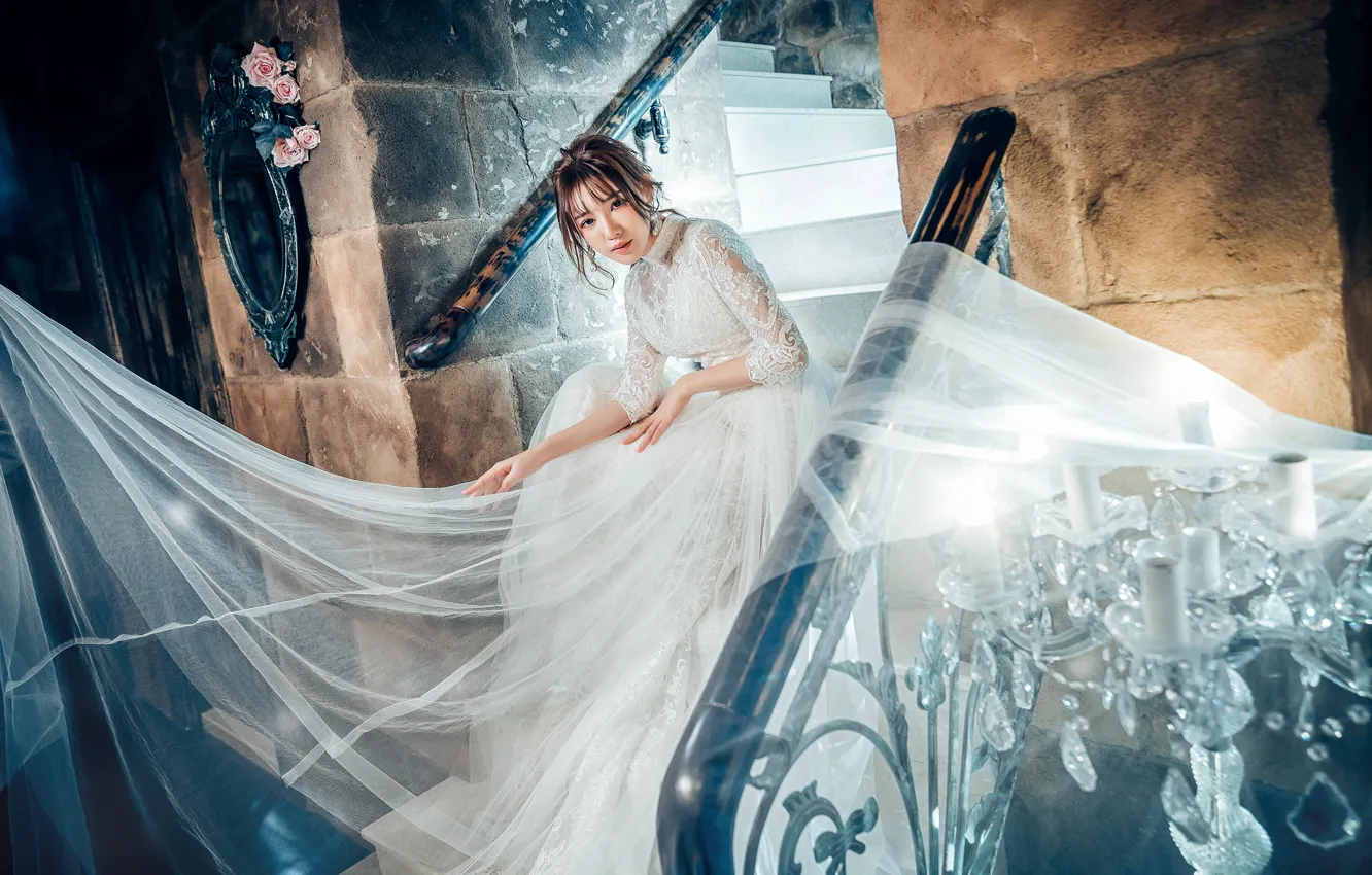 Фото обои девушка, стиль, белое, платье, лестница, перила, азиатка, невеста