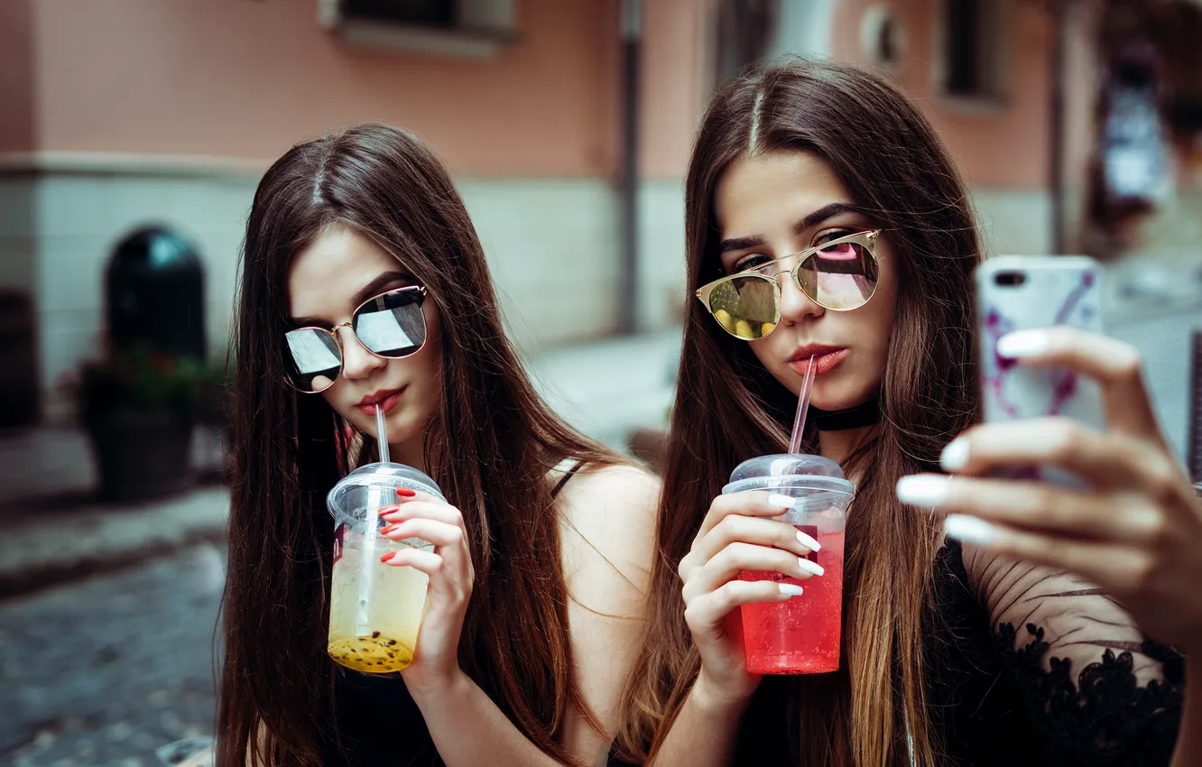 Фото обои sunglasses, youth, waste of time, non-alcoholic beverages purchased from a franchise, social media