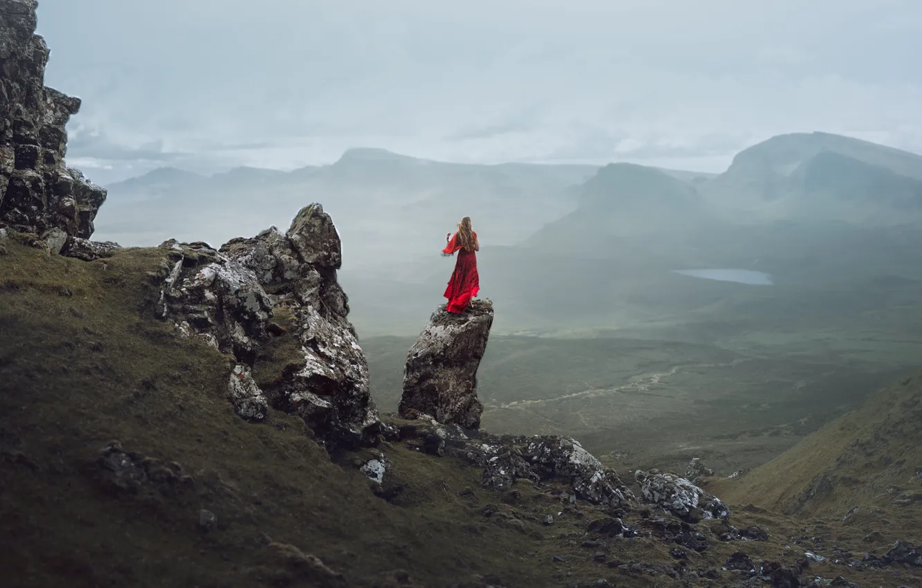 Фото обои девушка, скалы, платье, в красном, Lizzy Gadd, Isolated Desolation