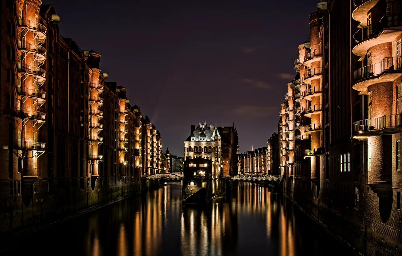 Фото обои вода, ночь, отражение, замок, освещение, Гамбург, ров