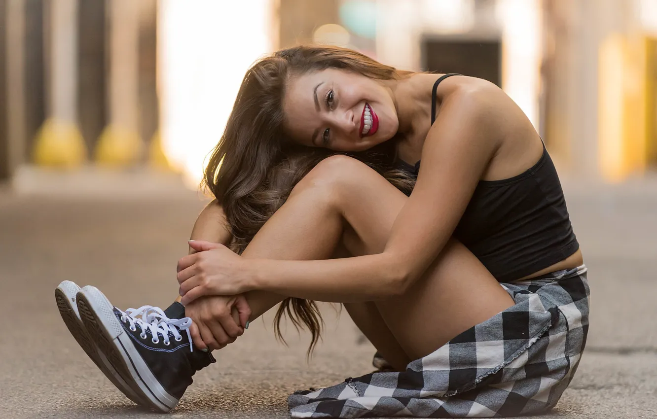 Фото обои девушка, улыбка, улица, ножки, боке, Selena
