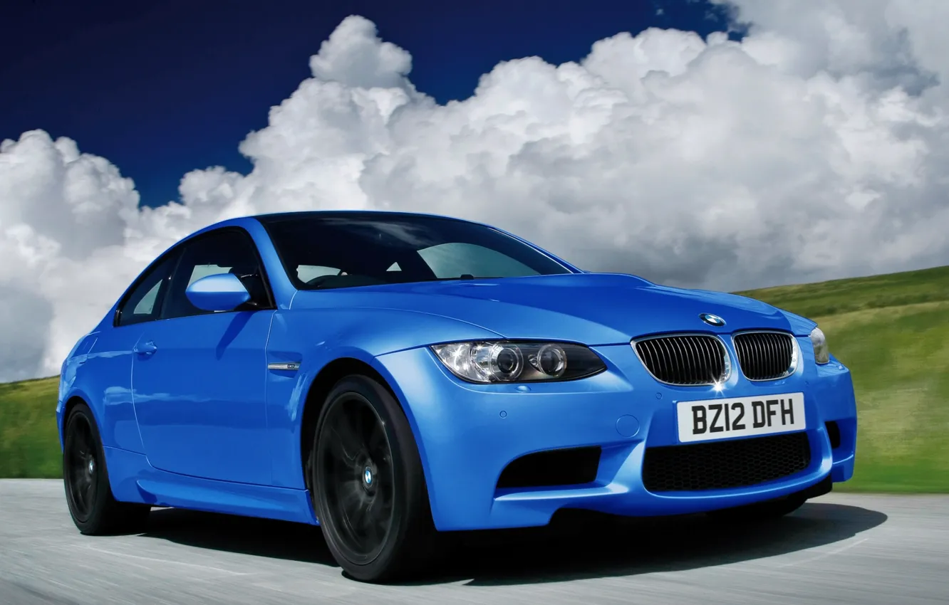 Фото обои облака, синий, bmw, в движении, coupe, 500, limited edition