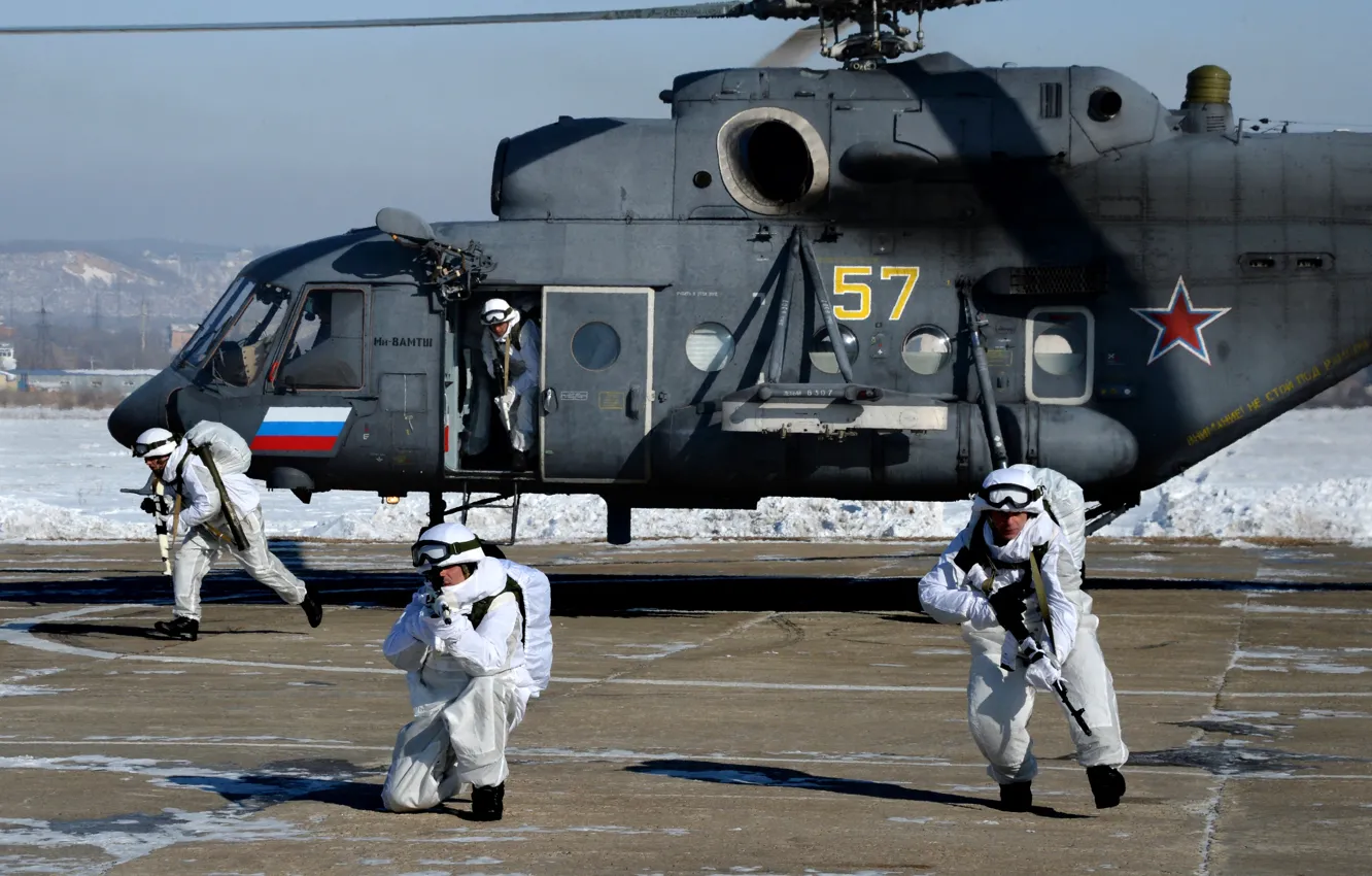 Фото обои вертолет, Ми-8АМТШ, Десантники разведгруппы, десантирования