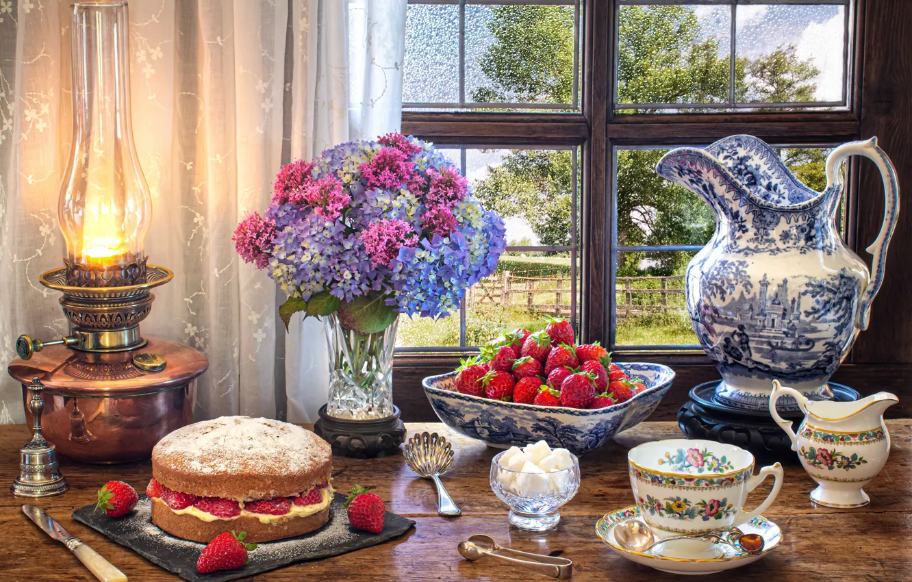 Фото обои цветы, стиль, ягоды, лампа, букет, окно, клубника, кружка