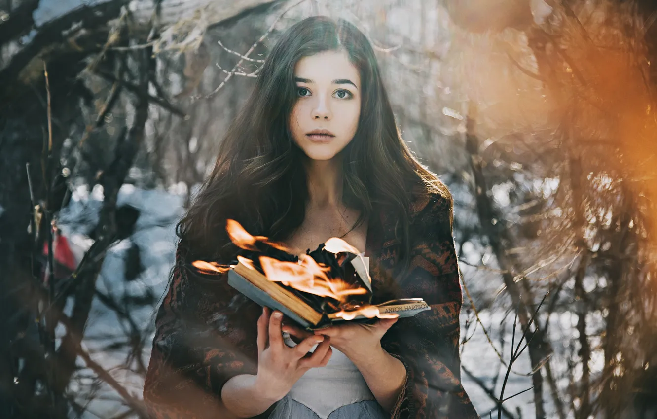 Фото обои лес, взгляд, девушка, настроение, огонь, ситуация, книга, Антон Харисов