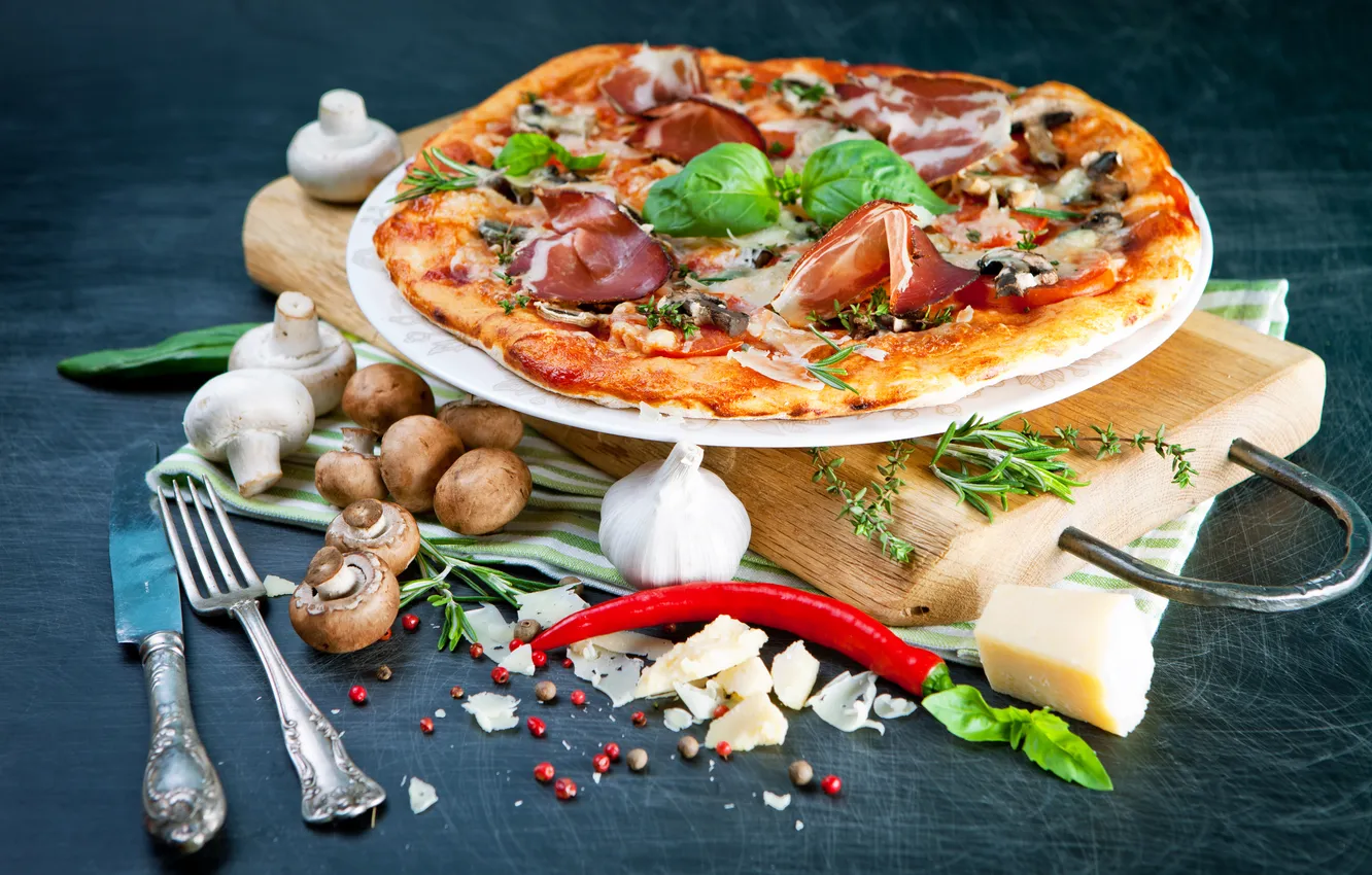 Фото обои грибы, сыр, перец, вилка, пицца, pizza, специи, mushrooms