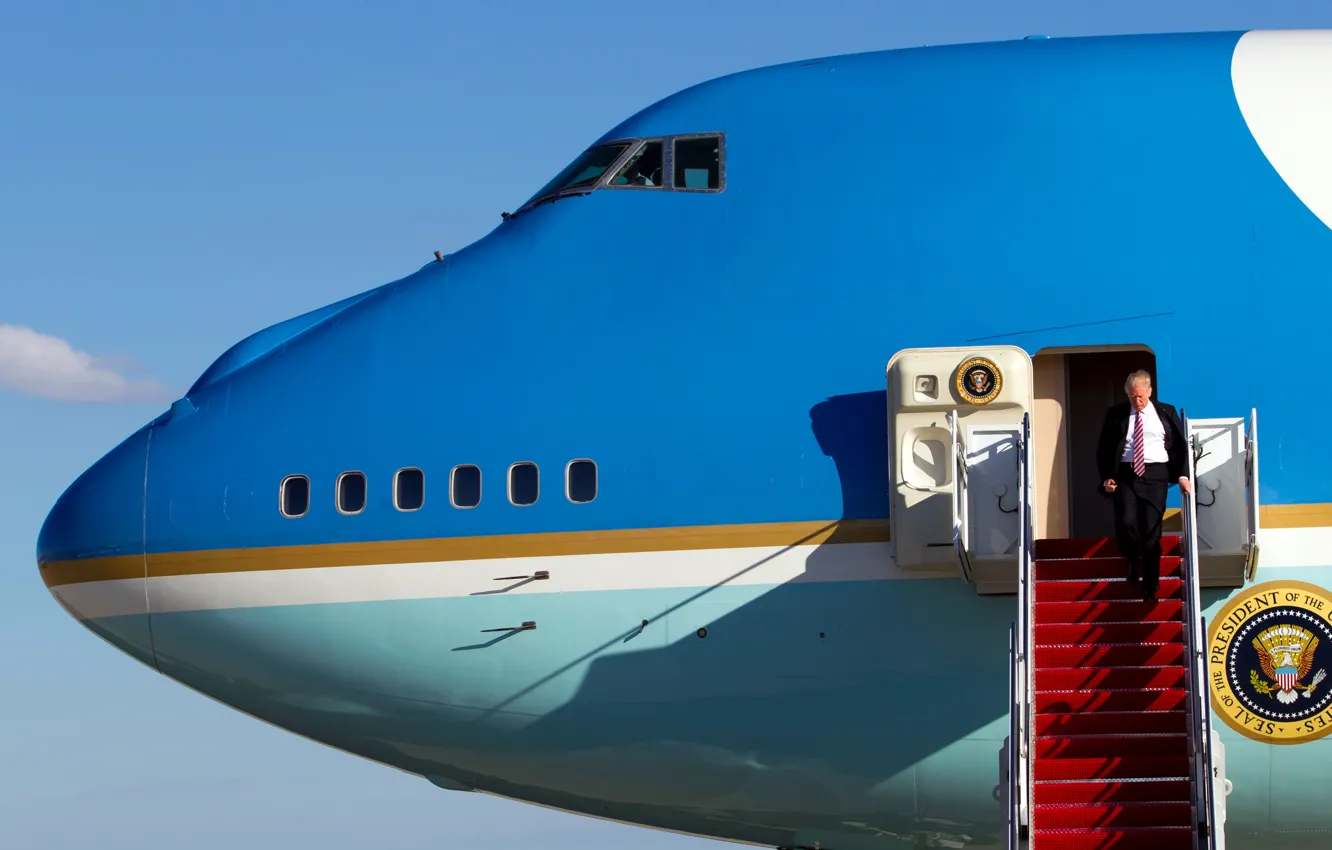 Фото обои Boeing 747, Борт номер один, Air Force One, Donald John Trump, До́нальд Джон Трамп, 45-й …