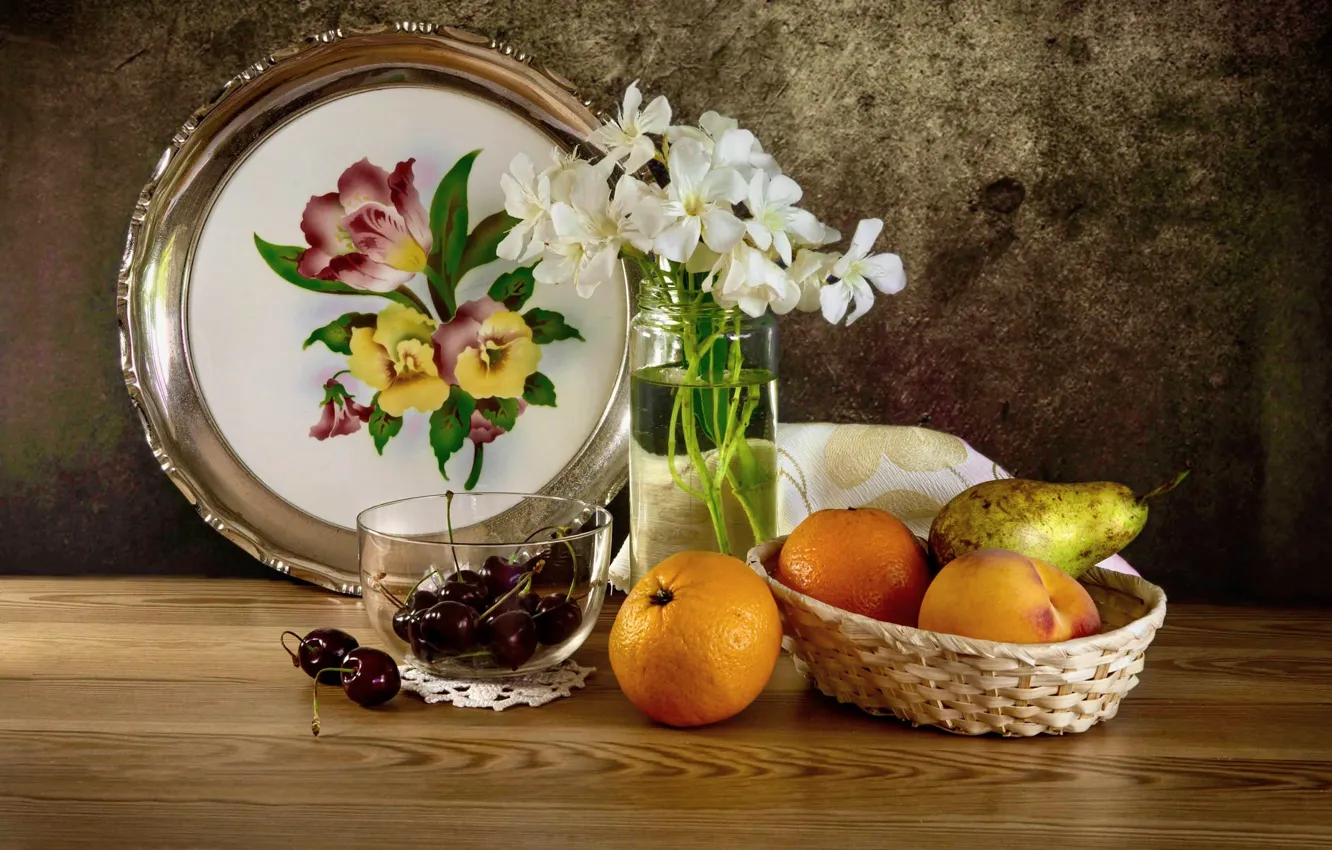Фото обои стекло, цветы, вишня, стол, стена, еда, букет, апельсины
