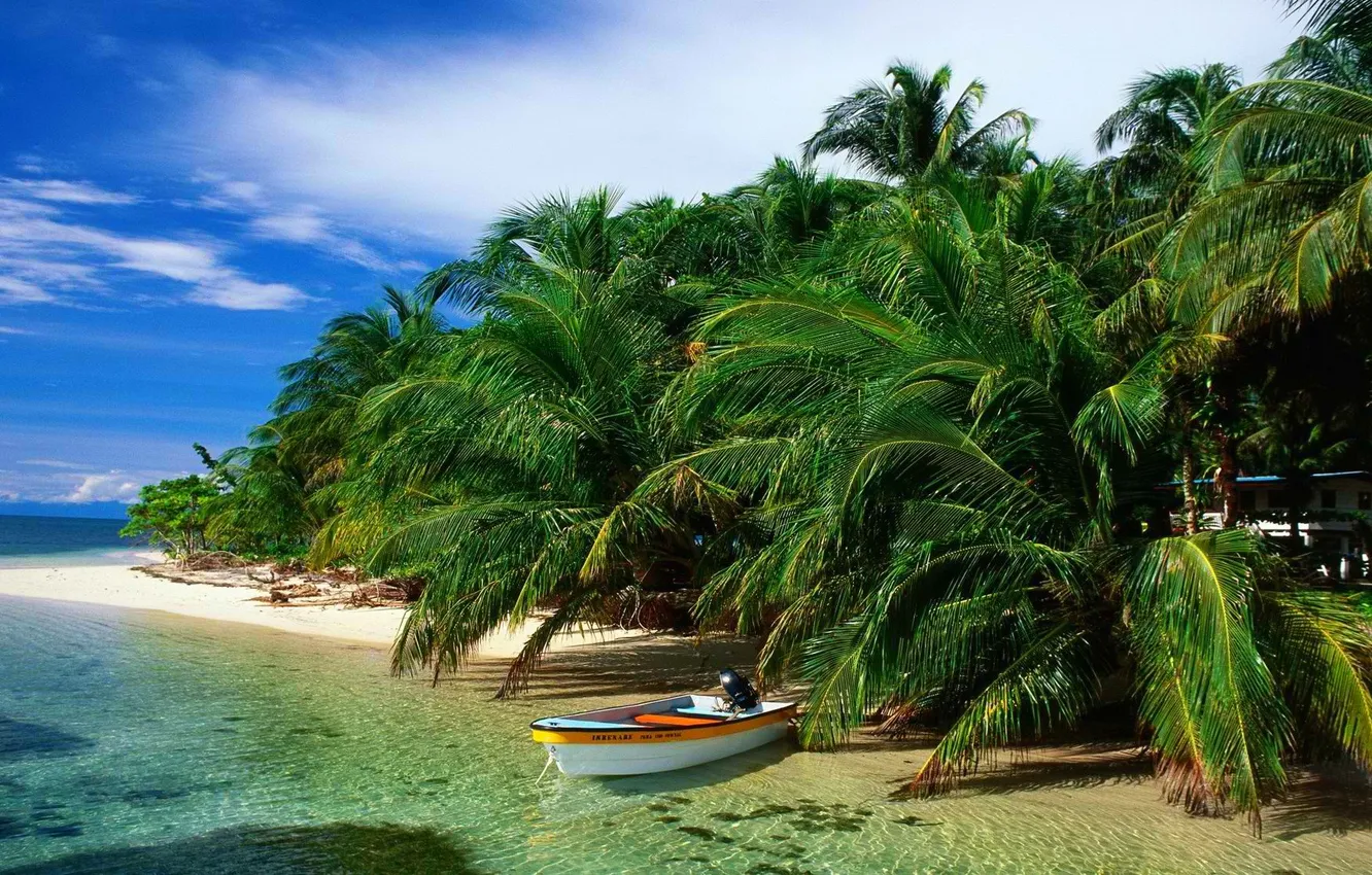 Фото обои песок, море, пляж, небо, облака, пальмы, лодка, остров