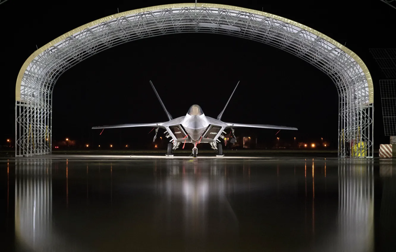 Фото обои ангар, стоянка, F-22, Raptor, малозаметный, Lockheed/Boeing, многоцелевой истребитель пятого поколения