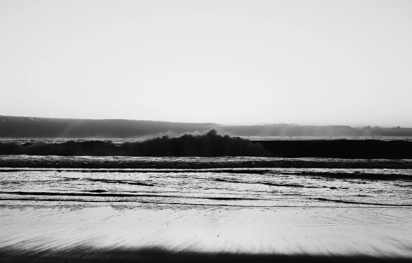 Фото обои песок, море, волны, океан, black & white, берег, прибой, черно-белое