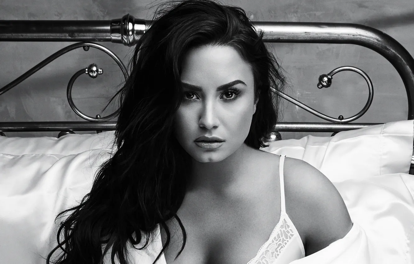 Фото обои взгляд, девушка, ресницы, фото, черно-белое, Demi Lovato