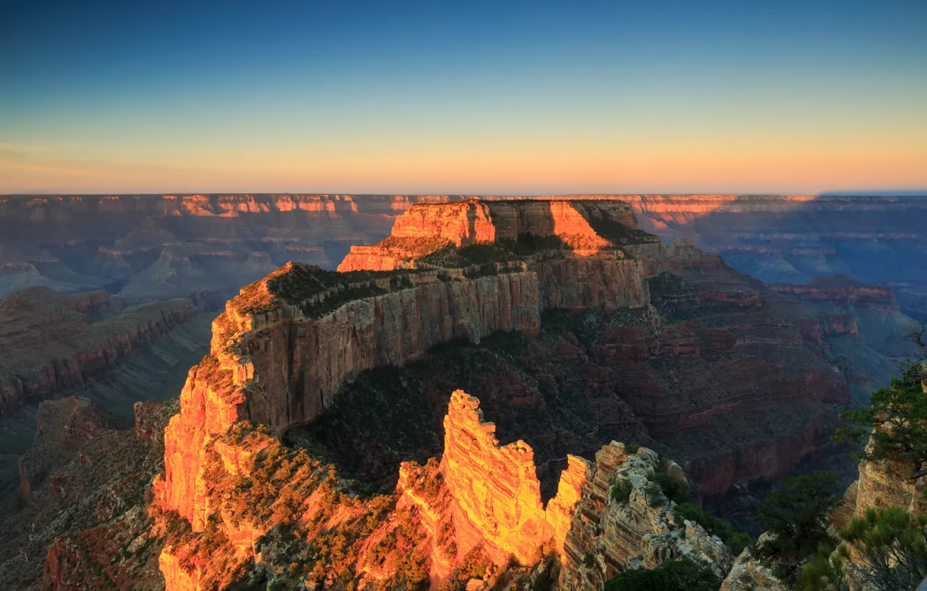 Фото обои солнце, закат, горы, камни, скалы, вечер, каньон, панорама