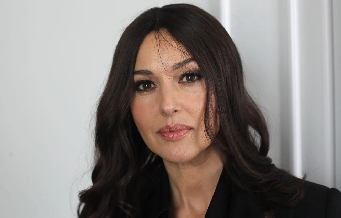 Фото обои взгляд, модель, портрет, актриса, брюнетка, прическа, Monica Bellucci, Моника Беллуччи