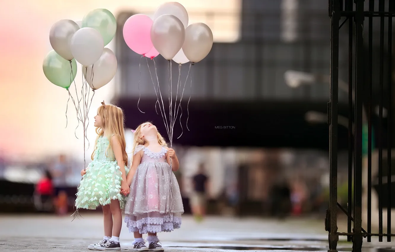 Фото обои шары, улица, девочки