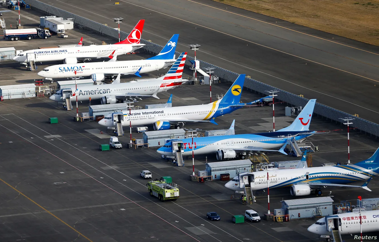 Фото обои Самолет, Лайнер, Boeing, Стоянка, Boeing 737, Авиалайнер, American Airlines, МАУ