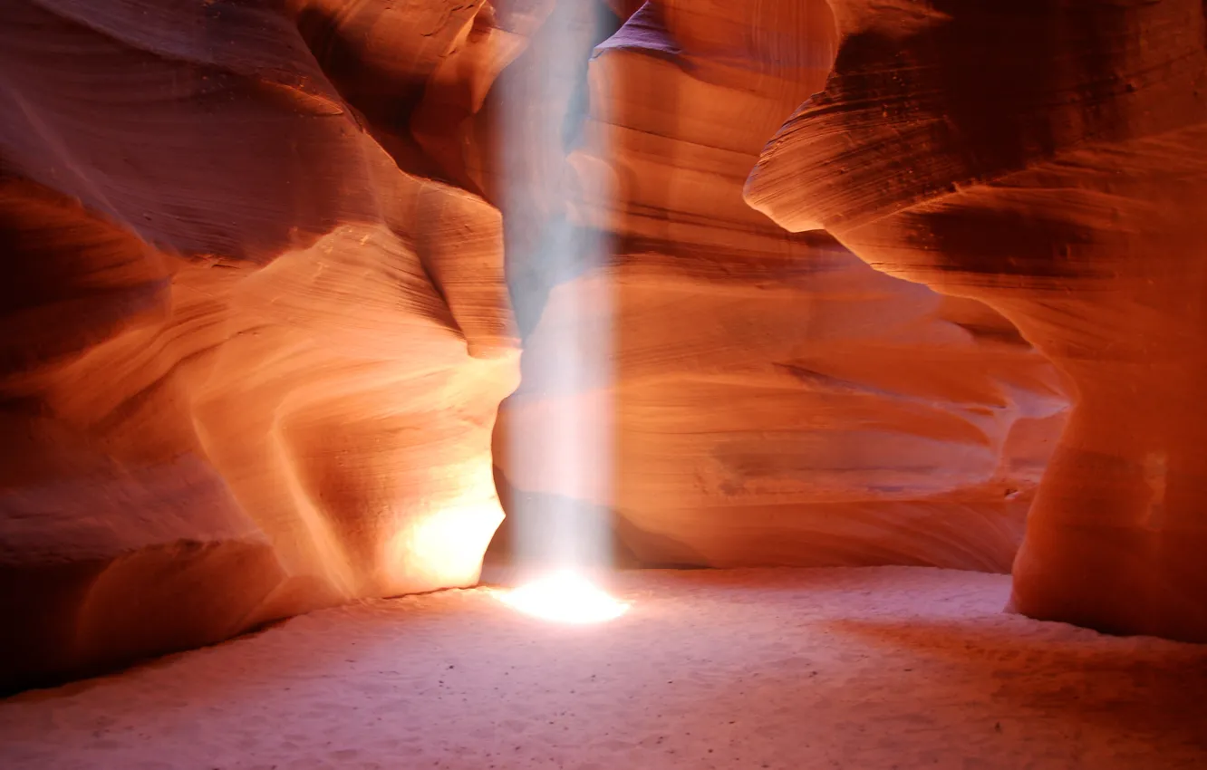 Фото обои песок, лучи, свет, скала, камни, скалы, камень, луч