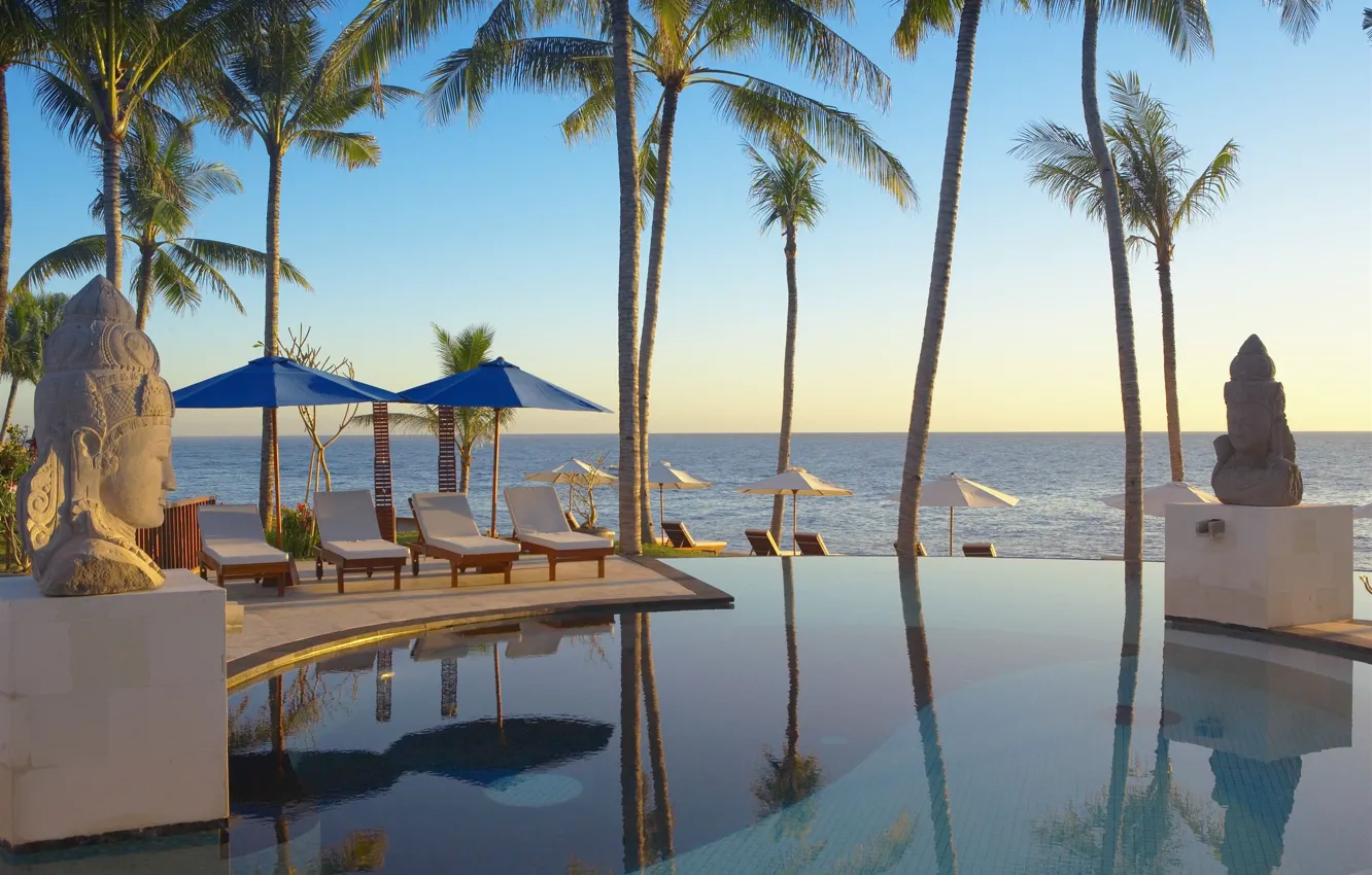 Фото обои море, пляж, пальмы, отдых, бассейн, Бали, отель, статуи