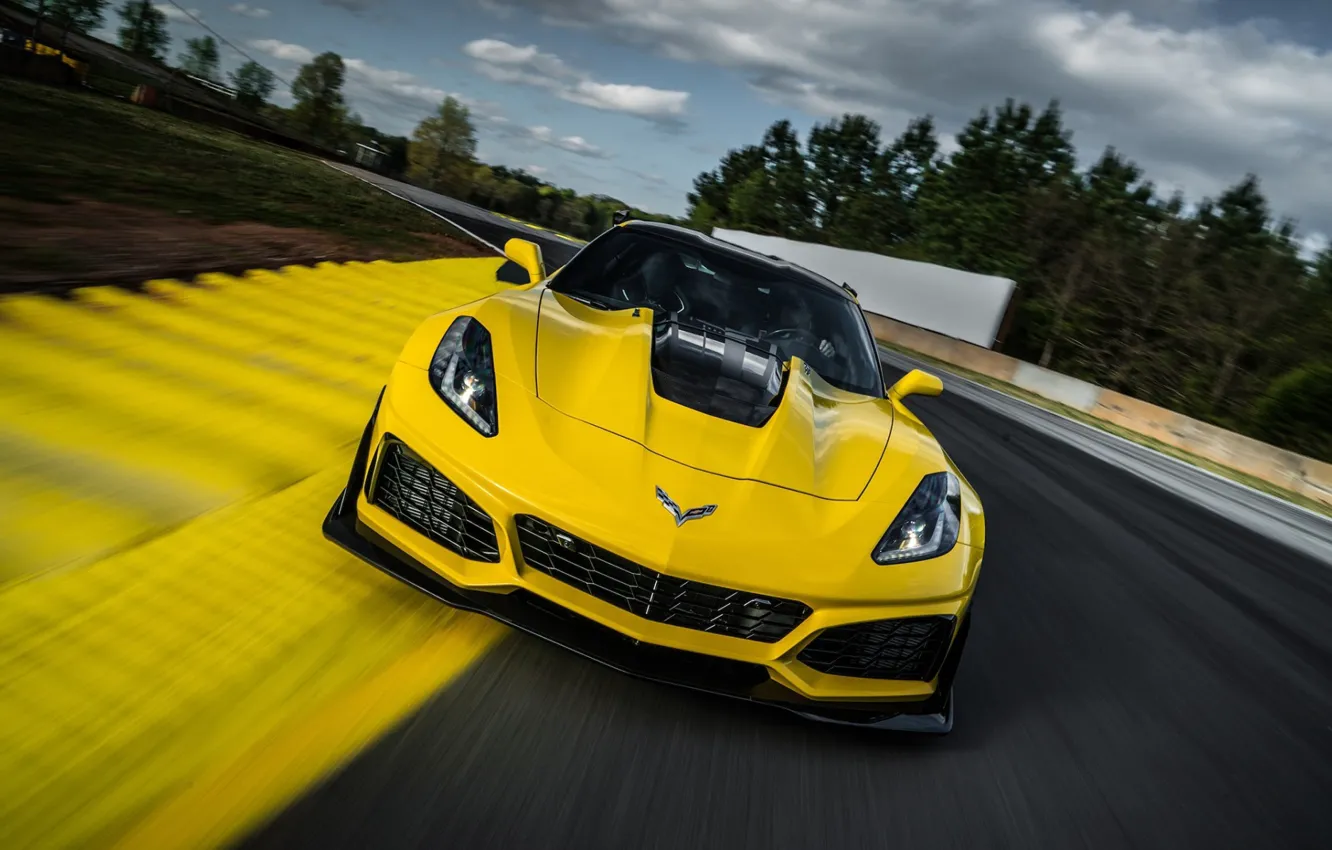 Фото обои Corvette, Chevrolet, ZR1, Race, Yellow