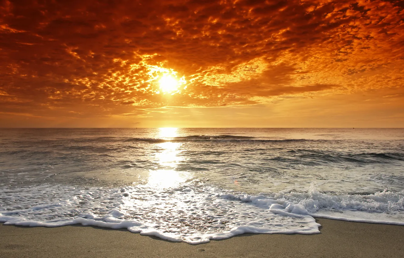 Фото обои море, волны, пляж, небо, вода, солнце, облака, пейзаж