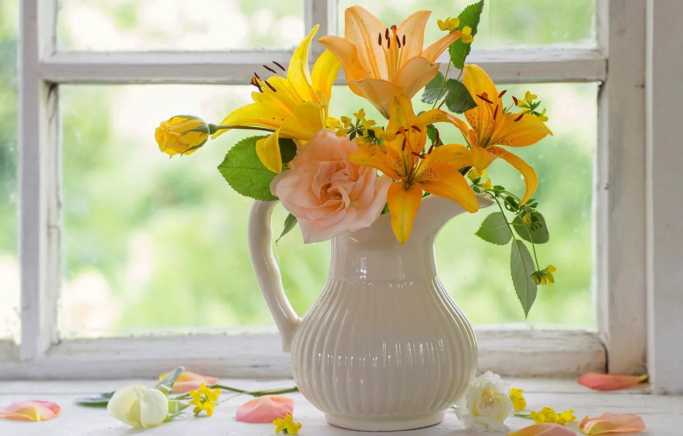 Фото обои цветы, лилии, розы, окно, ваза