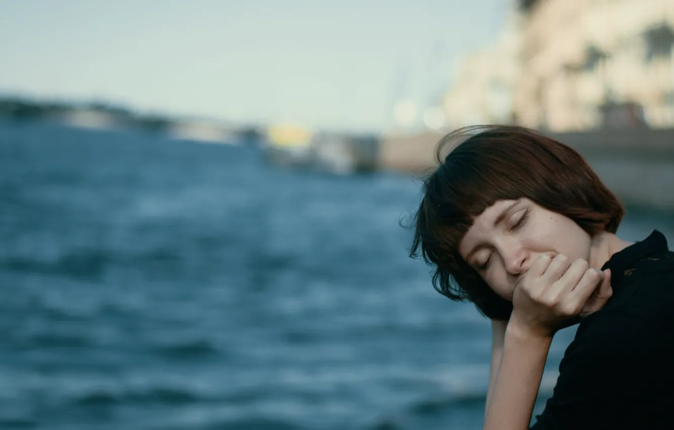 Фото обои вода, улыбка, волосы, закрытые глаза, folk, Indie, малыш камю