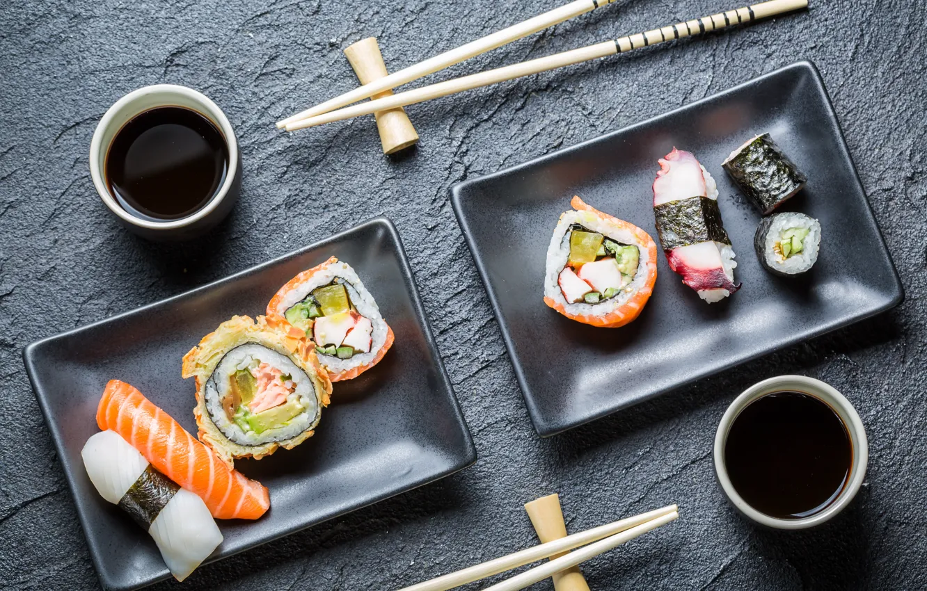 Фото обои палочки, суши, роллы, японская кухня, соевый соус