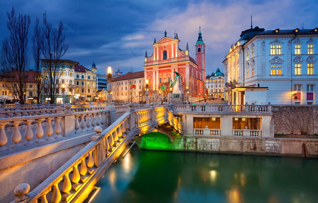 Фото обои ночь, мост, огни, река, дома, церковь, Словения, Любляна