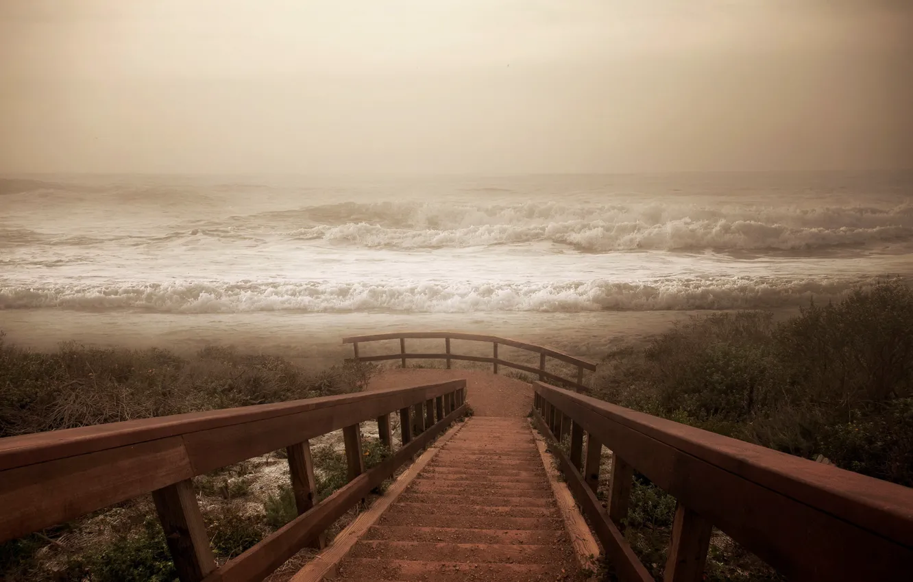 Фото обои море, волны, туман, берег, лестница