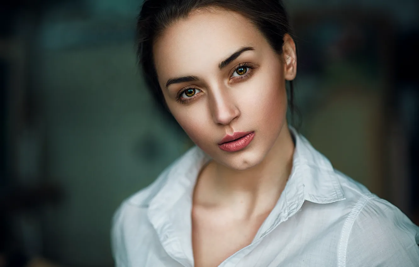 Фото обои взгляд, девушка, лицо, модель, портрет, брюнетка, light, рубашка