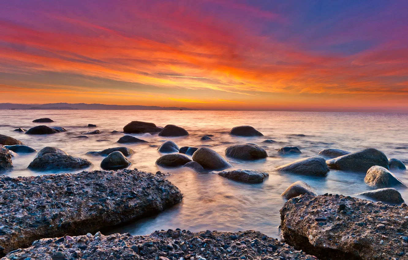 Фото обои море, небо, закат, яркий, камни