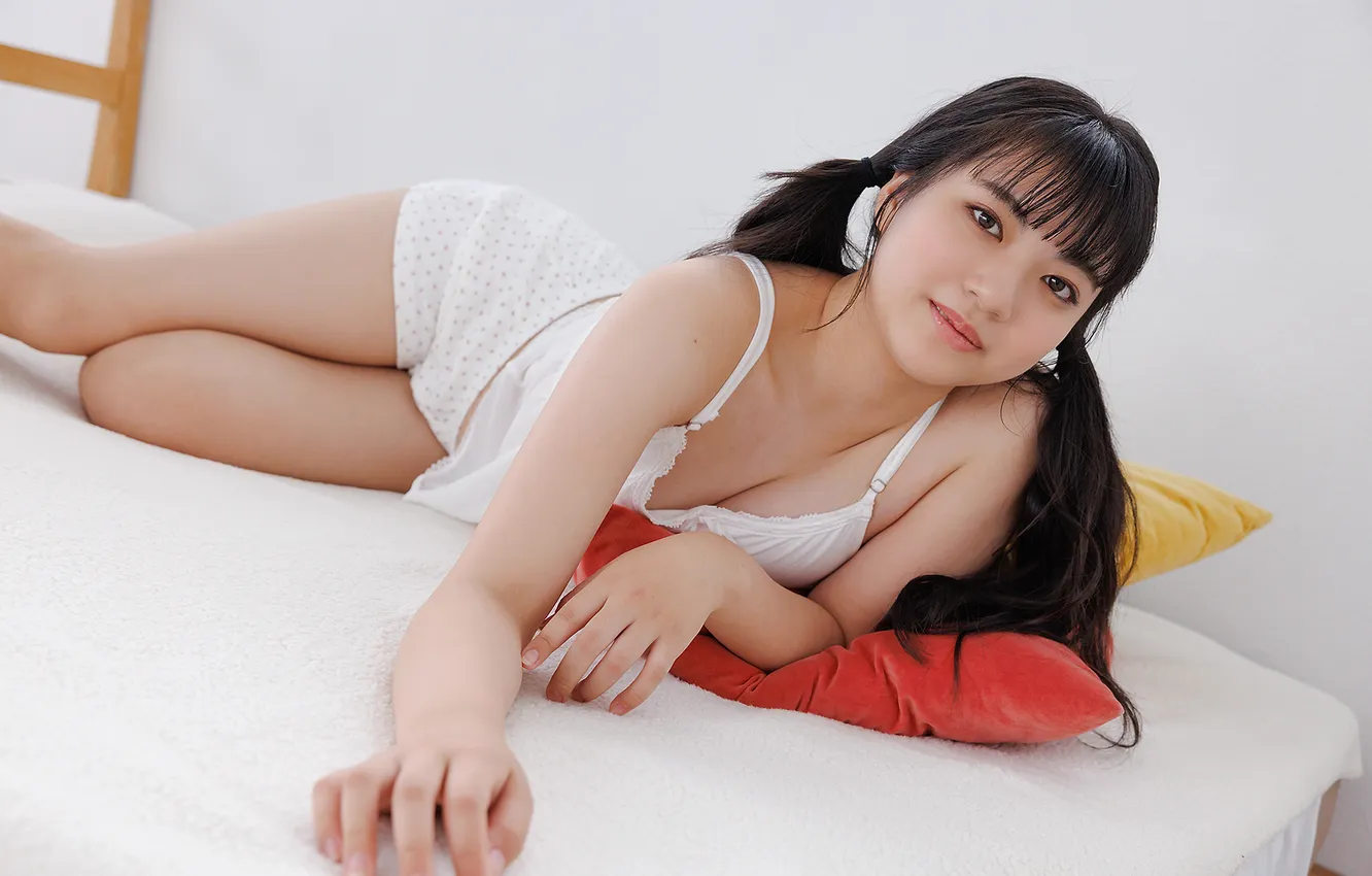 Фото обои Beautiful, Asian, Model, Smile, Bed, Woman, Lying Down, Laying