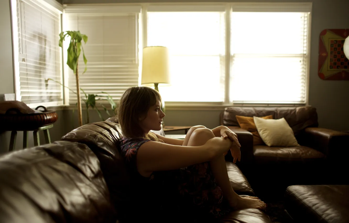 Фото обои girl, woman, model, mood, leather, bokeh, room, sofa