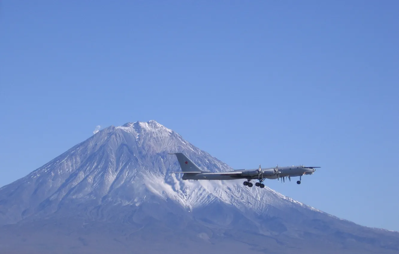 Фото обои небо, гора, взлет, стратегический бомбардировщик, Дальняя авиация, Ту-142
