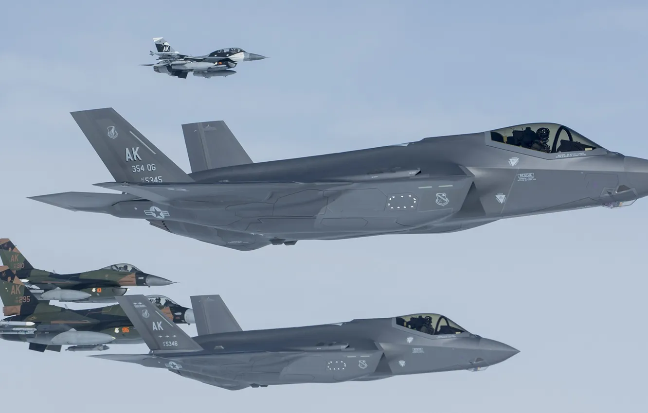 Фото обои ВВС США, истребитель-бомбардировщик, Lightning II, General Dynamics F-16 Fighting Falcon, Lockheed Martin, F-35A