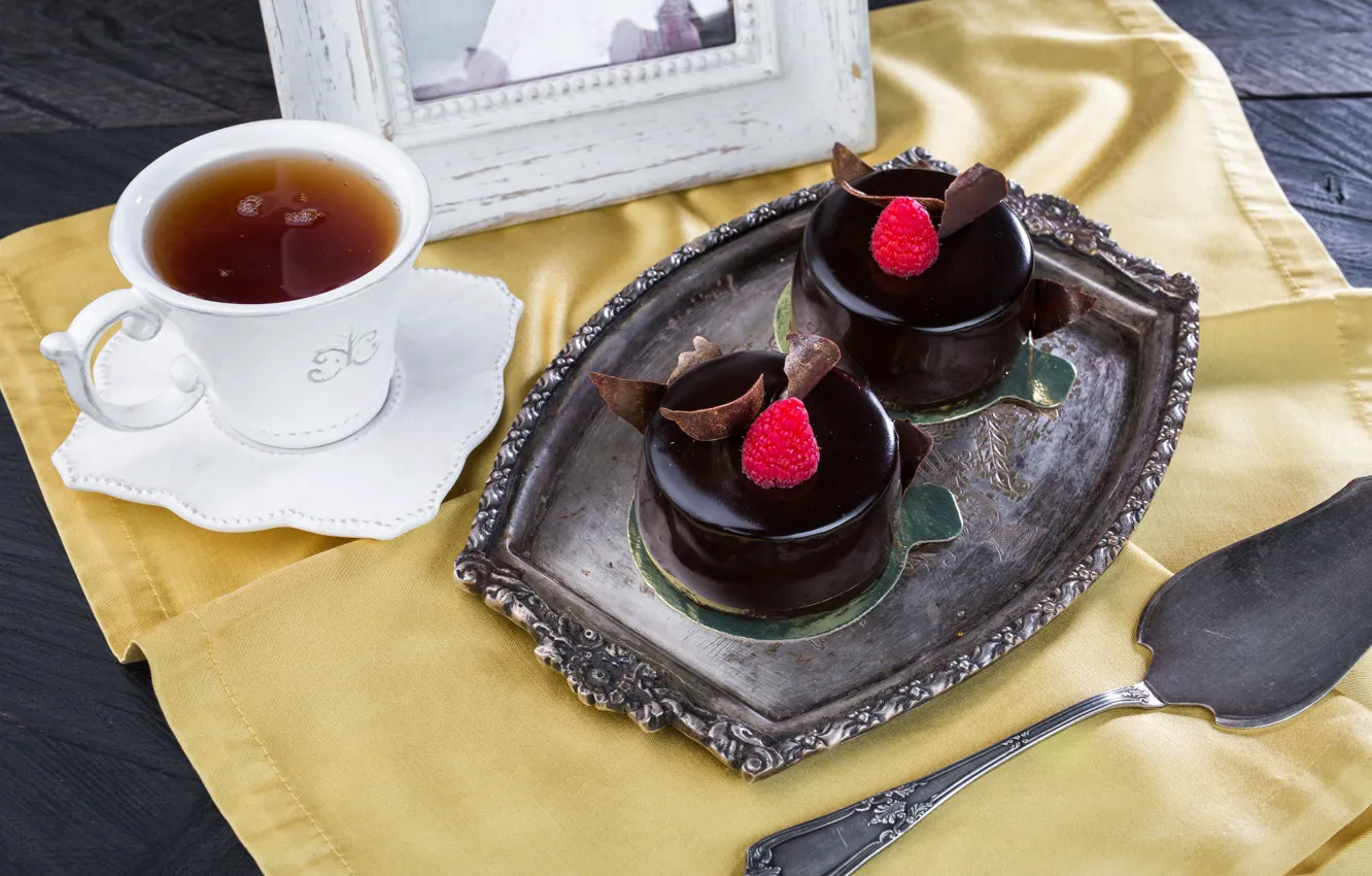 Фото обои малина, чай, шоколад, пирожные, глазурь