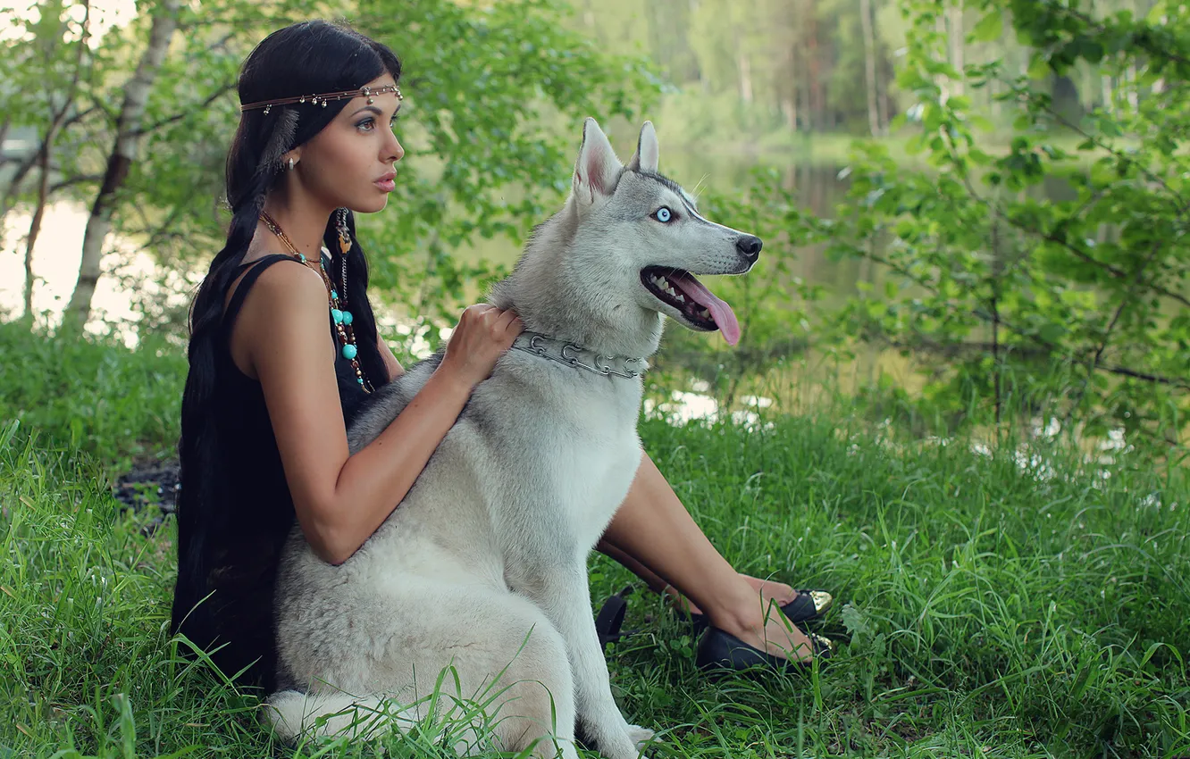 Фото обои девушка, природа, лицо, друг, собака, брюнетка, сидит