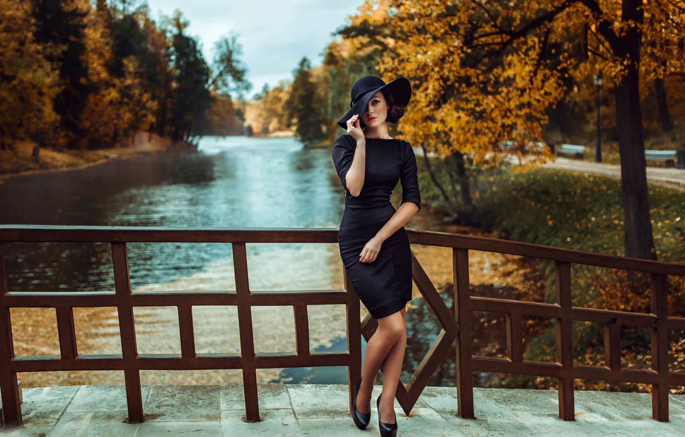 Фото обои девушка, фигура, шляпка, Россия, black dress