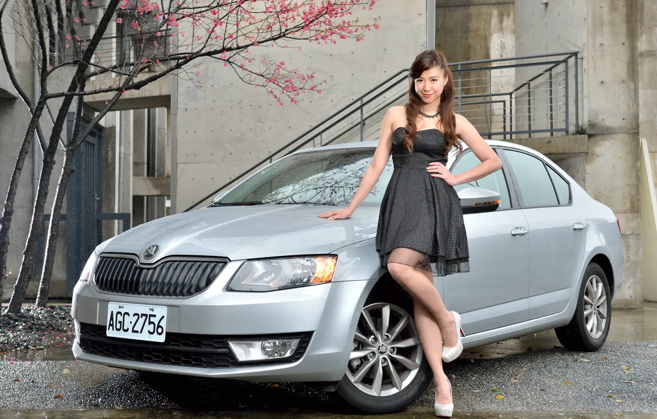 Фото обои авто, взгляд, Девушки, азиатка, красивая девушка, позирует над машиной, Skoda Octavia