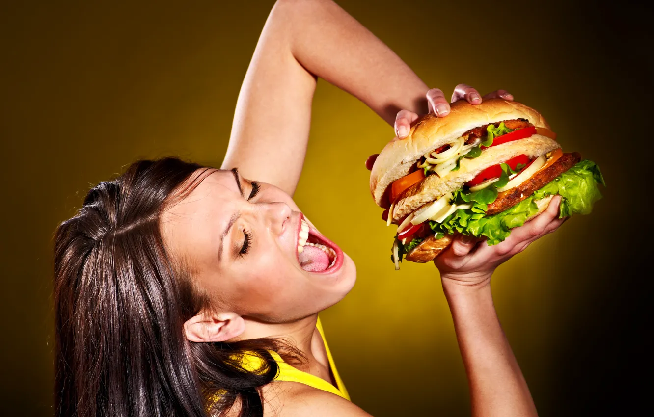 Фото обои women, hamburger, diet, excess calories