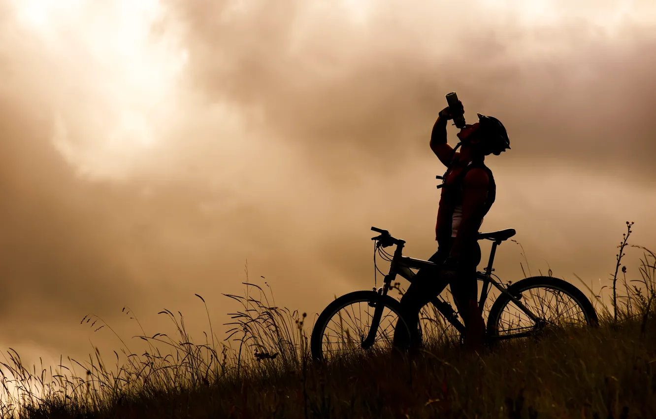 Фото обои природа, велосипед, мужчина, sport, mountain bike, water bottle