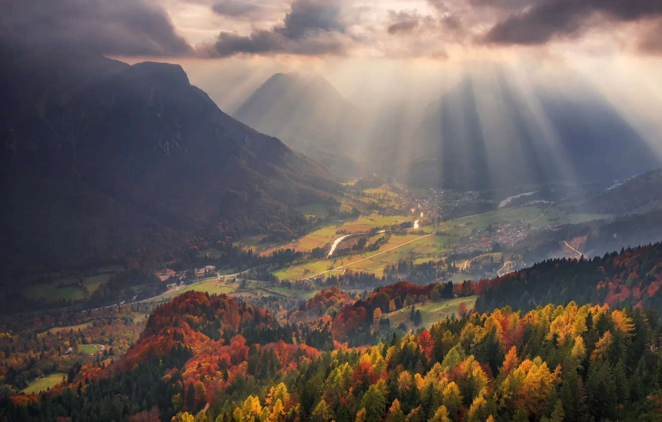Фото обои осень, лучи, свет, горы, долина