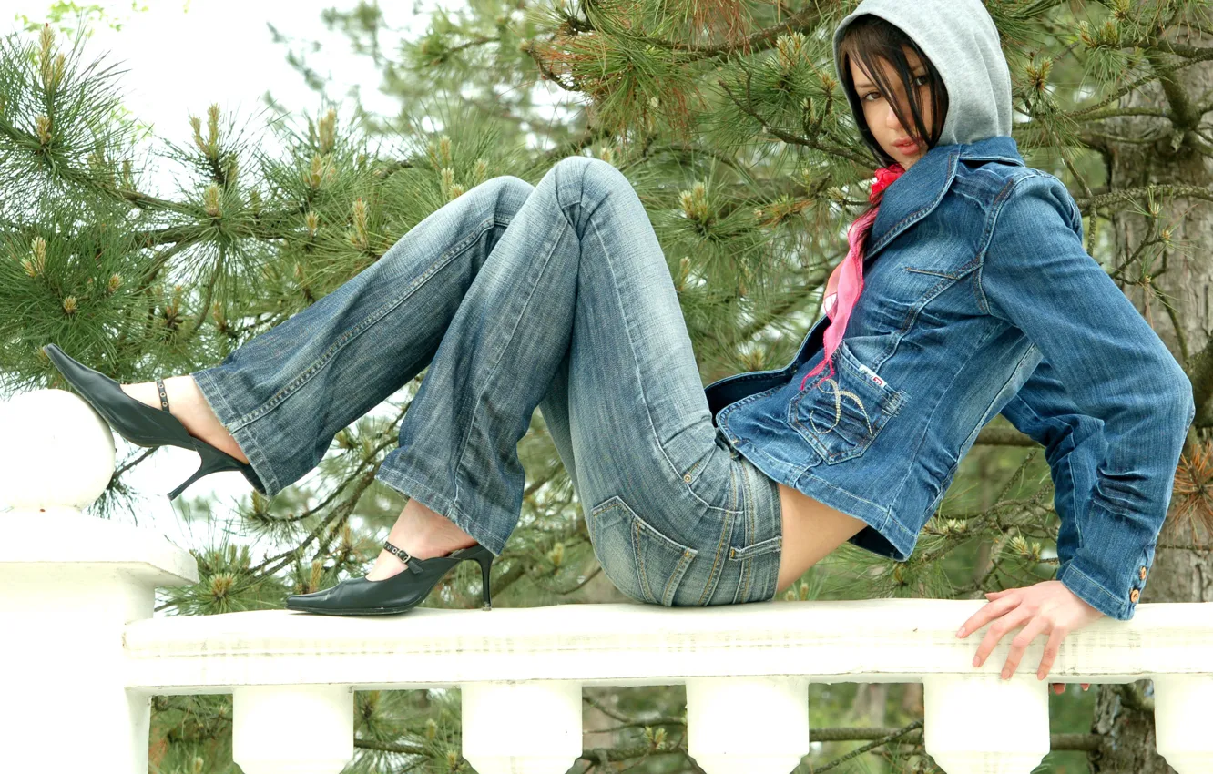 Фото обои Девушка, Джинсы, Брюнетка, Капюшон, MET ART, Alisa B