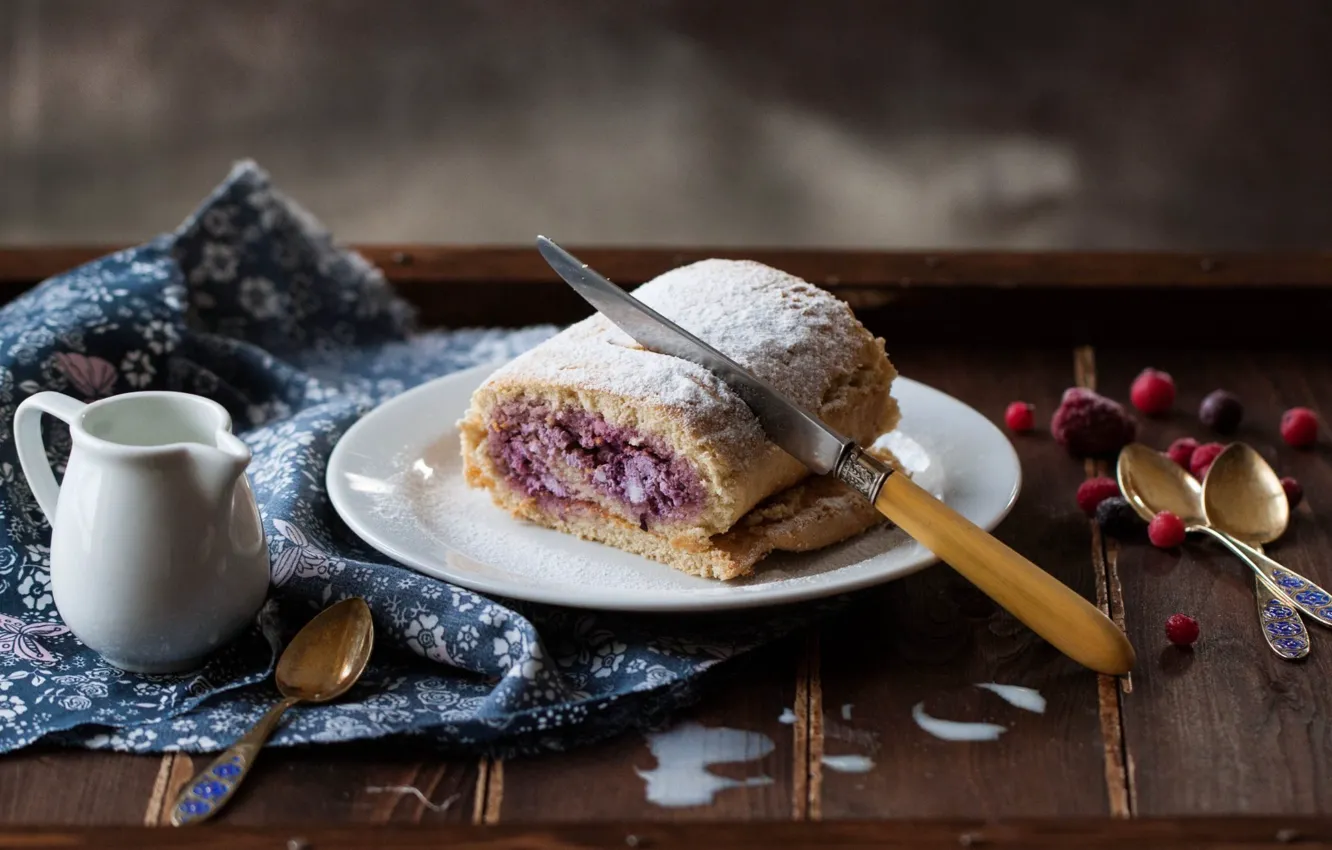 Фото обои ягоды, малина, доски, еда, тарелка, ложка, нож, десерт