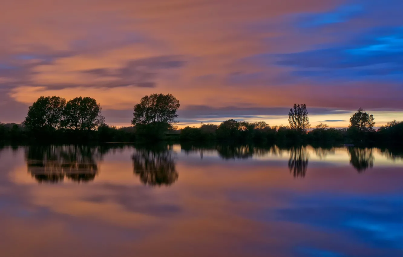 Фото обои облака, деревья, озеро, Англия, силуэт, зарево, Дрейкотт